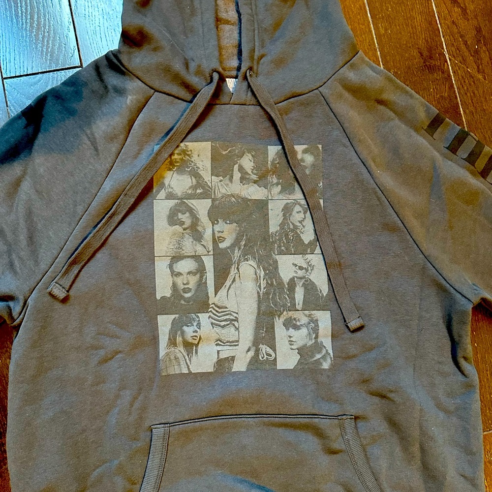 NEW NEVER WORN Taylor Swift- The Eras Tour. Concert exclusive hoodie! Size: Lg